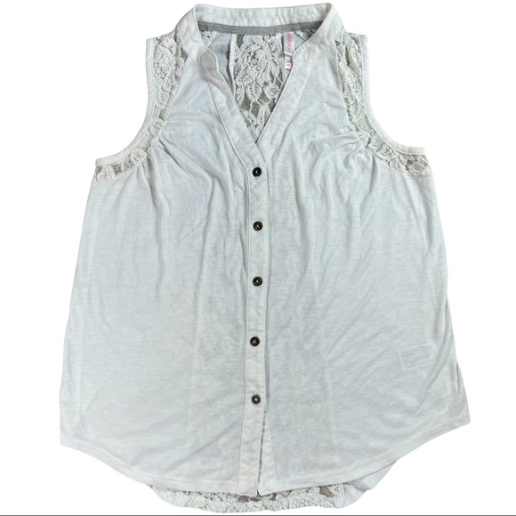 4/$32 Xhileration 📌Sz small white sleeveless Vneck top button down curved hem - Picture 1 of 9